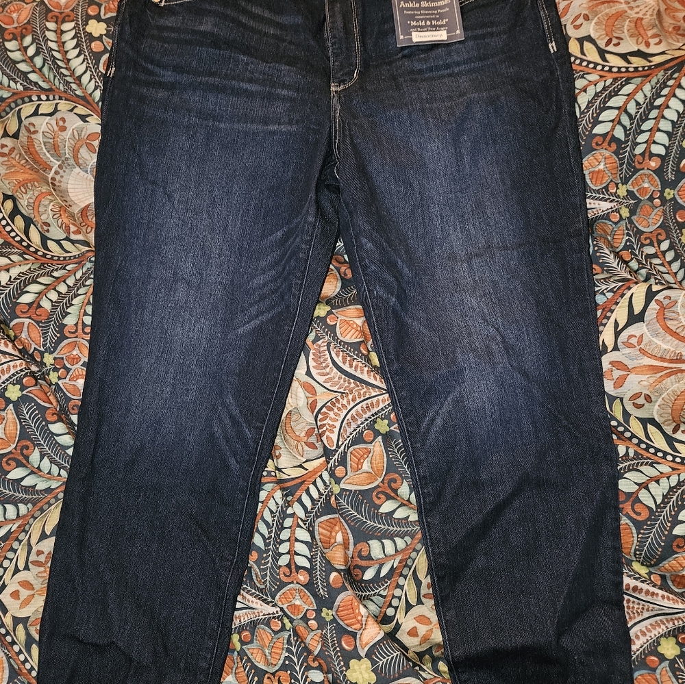 Democracy AbSolution Crop Jean NWT size 16